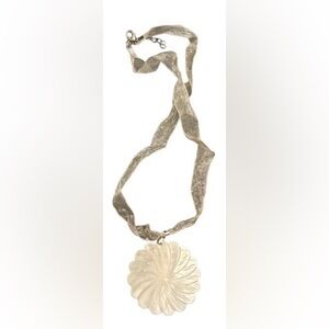 Freyja Collection White Floral Pendant Necklace — Boutique Ribbon Chain